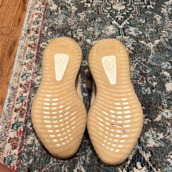 Yeezy multicolored never worn (real) - Picture 4 of 5